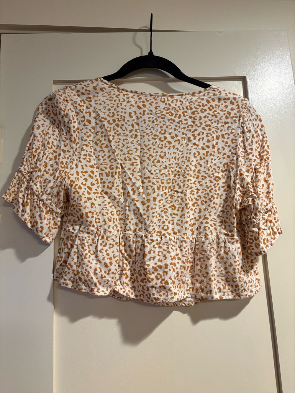URBAN Romantics Cream Top with Tan Leopard Print and Cinch Front - Picture 3 of 3